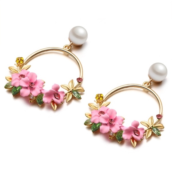 NWT Dainty gold floral hoop dazzling earrings OS - Picture 2 of 3